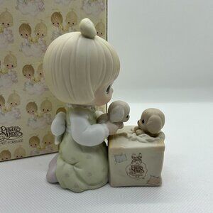 Precious Moments "Only room for one more" 1989 members only figurine